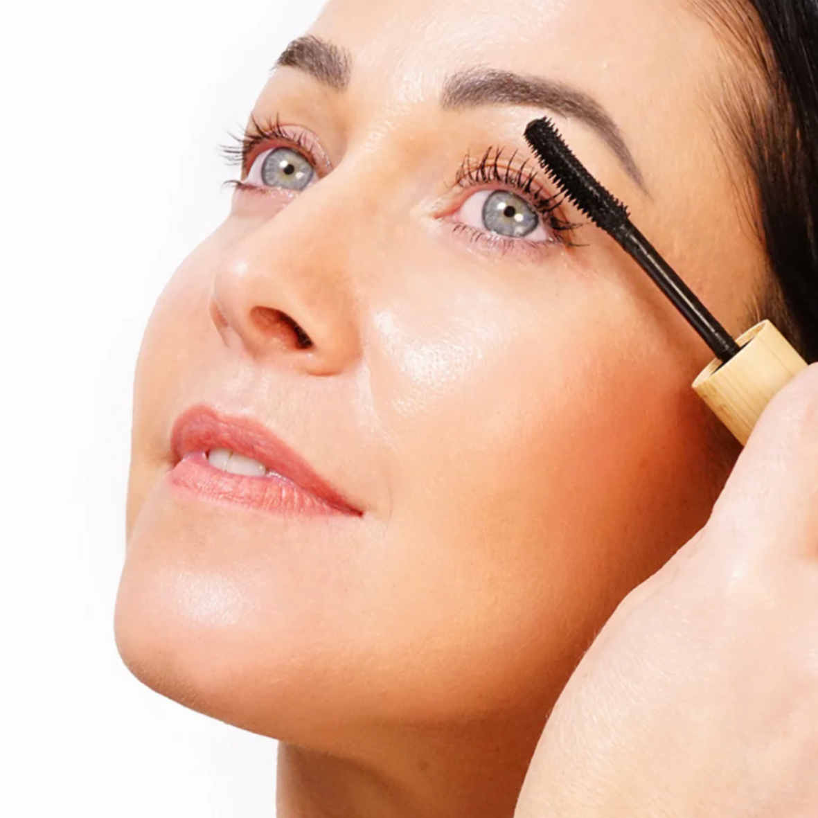 Maquillage longue tenue : astuces pour faire durer votre make-up toute la journée