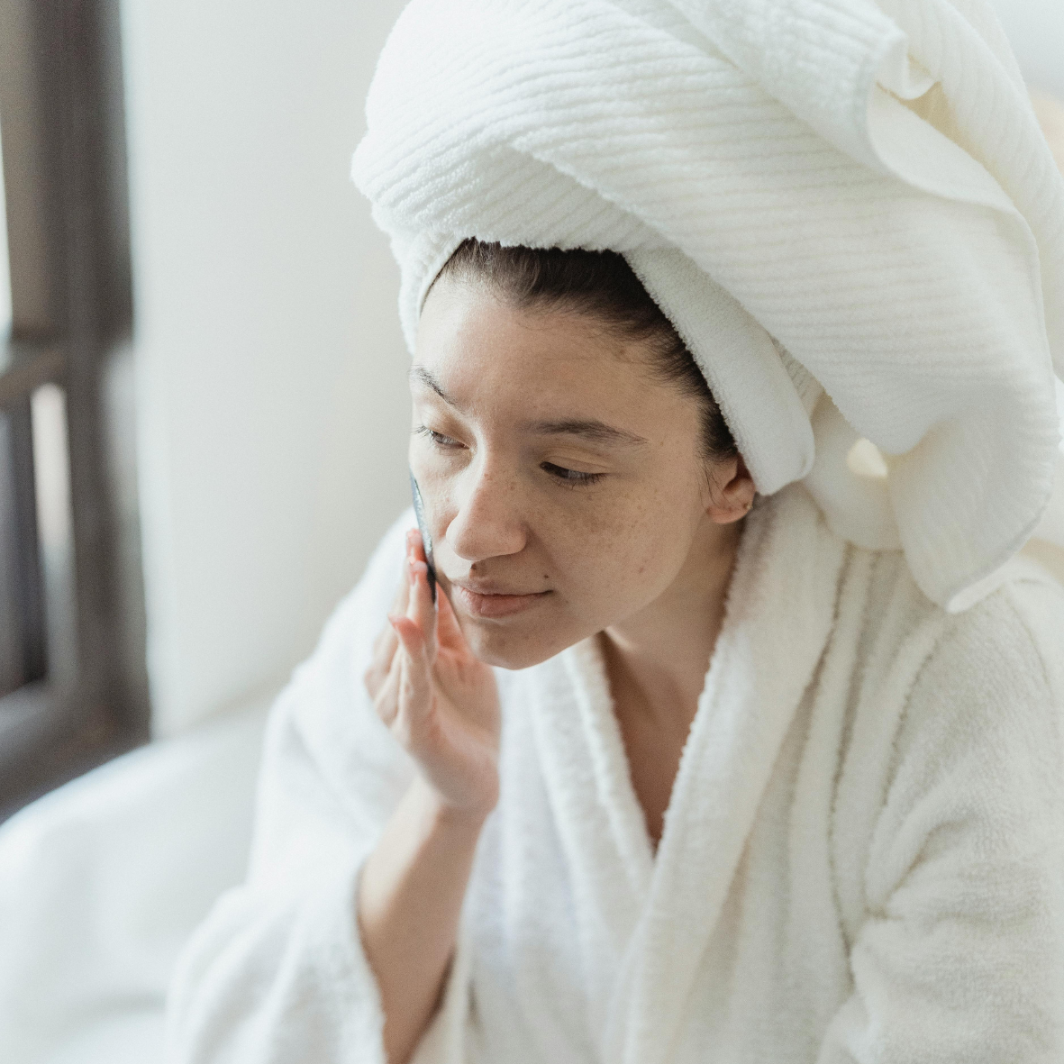 Peau mixte : comment gérer les zones grasses et sèches ?