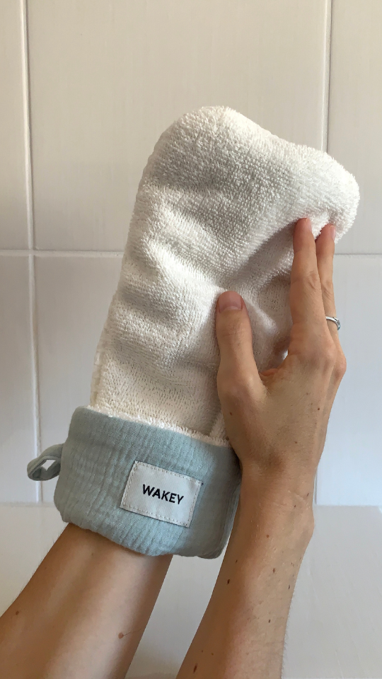 Duo de Gants Nettoyants Double-Face par WAKEY COSMÉTIQUES – vue complémentaire 2
