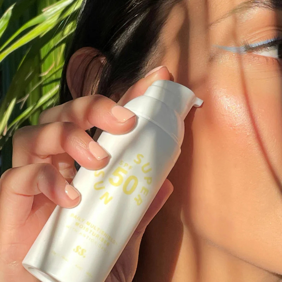 Comment adapter sa skincare à la saison estivale 