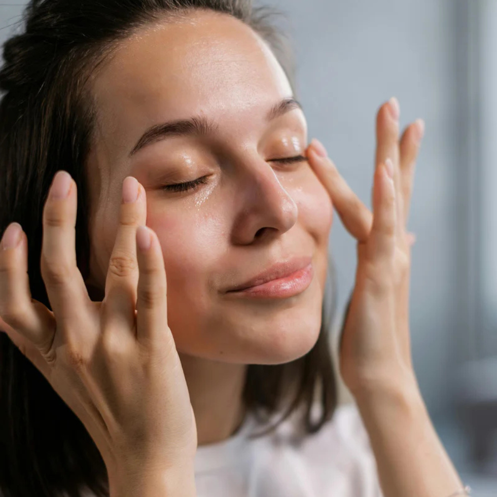 Lutte contre les cernes et les poches sous les yeux  soins et astuces pour un regard frais