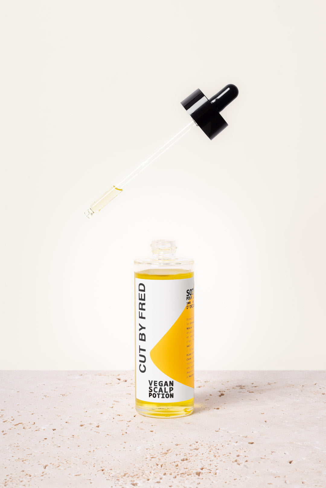 Scalp Potion - Soin cuir chevelu par CUT BY FRED – mise en situation du produit