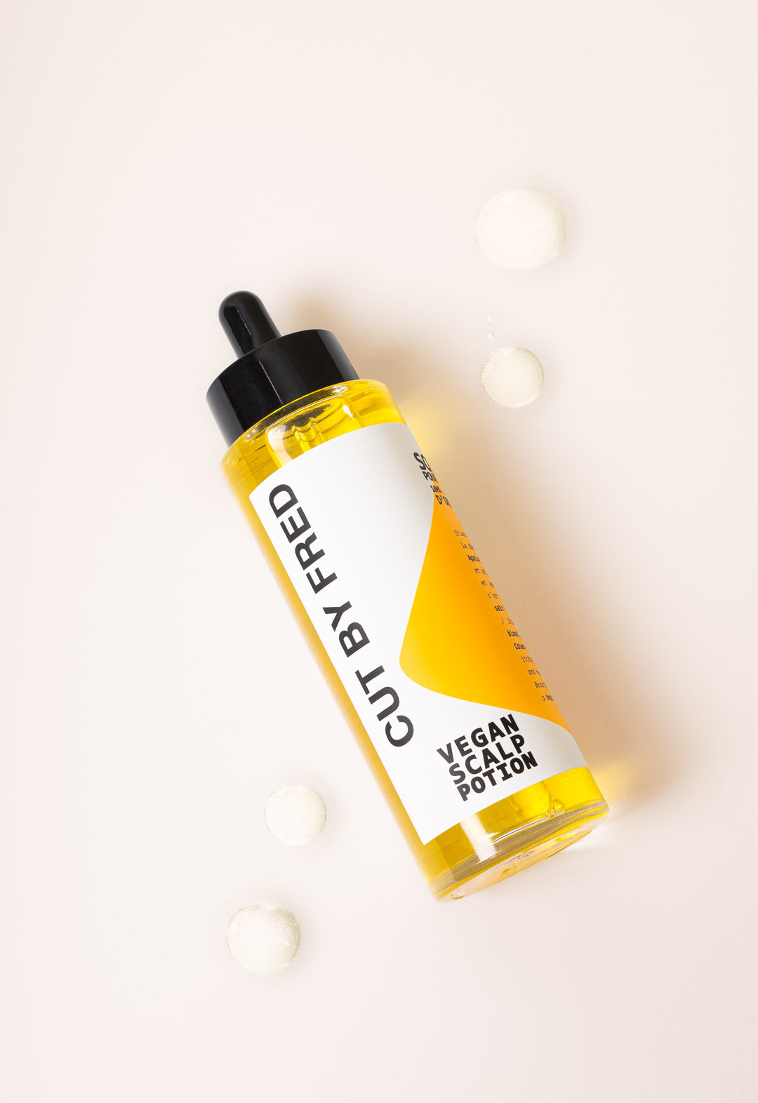 Scalp Potion - Soin cuir chevelu par CUT BY FRED – mise en situation du produit